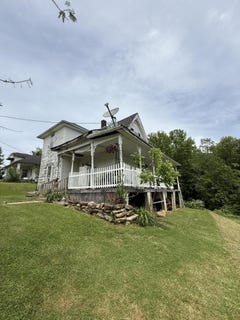 /international/us/260-east-center-street-beattyville-ky-110099986603/