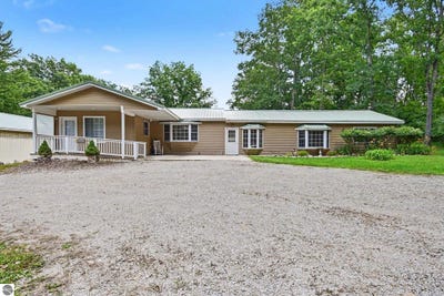 /international/us/5444-s-branch-road-long-lake-mi-110109645009/