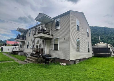/international/us/318-maple-street-smithers-wv-110101062895/