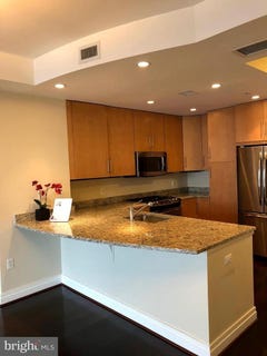 /international/us/8220-crestwood-heights-dr-1114-mclean-va-110107762684/