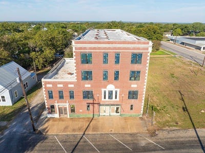 /international/us/607-lyons-avenue-schulenburg-tx-110102656992/