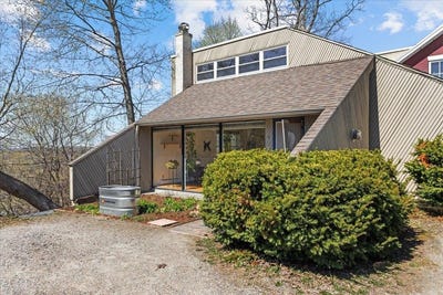 /international/us/352-colchester-avenue-burlington-vt-110107695261/
