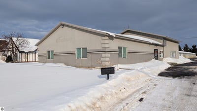 /international/us/3707-s-old-27-gaylord-mi-110105860146/