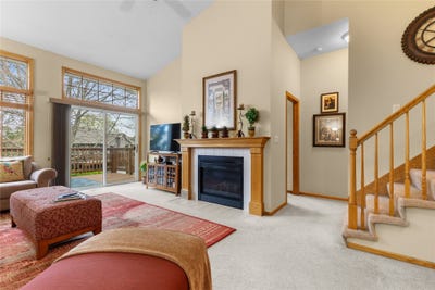 /international/us/6114-villa-drive-johnston-ia-110107691579/