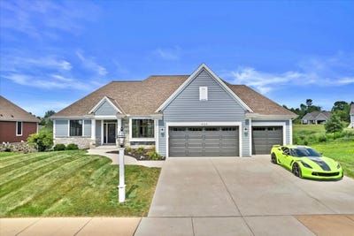/international/us/1424-white-deer-trail-waukesha-wi-110100772261/