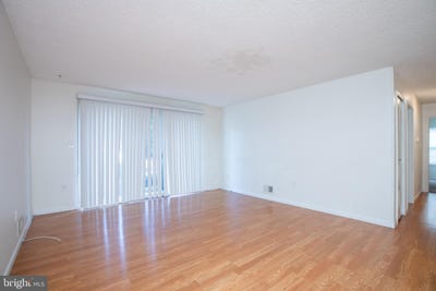 /international/us/20-holly-court-hamilton-nj-110099601982/