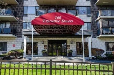/international/us/160-academy-street-poughkeepsie-ny-110109105080/