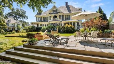/international/us/211-cottage-st-great-barrington-ma-110107440702/