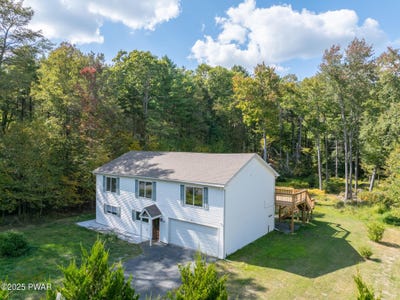 /international/us/153-hatton-road-hawley-pa-110102430857/