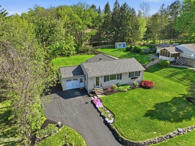 /international/us/15-homestead-drive-latham-ny-110107925436/