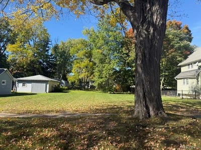 /international/us/643-n-hickory-street-owosso-mi-110120513661/