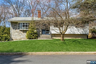 /international/us/37-new-street-cresskill-nj-110105090035/