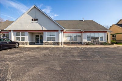 /international/us/5319-meadow-lane-court-elyria-oh-110103233430/