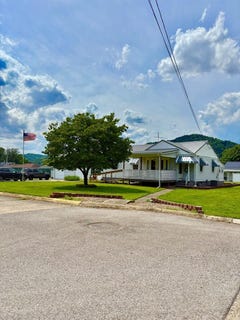 /international/us/309-n-3rd-avenue-paden-city-wv-110108881880/