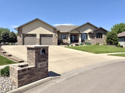 /international/us/689-nicholas-ct-huron-sd-110108122873/