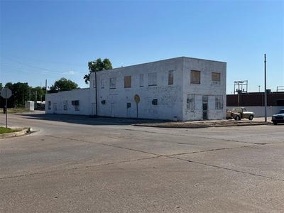 /international/us/330-w-12th-ada-ok-110108395759/