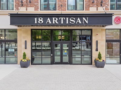 /international/us/18-artisan-drive-salem-nh-110108499396/