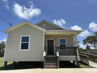 /international/us/1427-sixteenth-street-rockport-tx-110108689783/