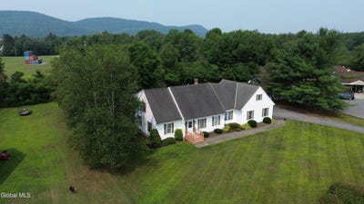 /international/us/11-granview-drive-granville-ny-110101349325/?lang=en