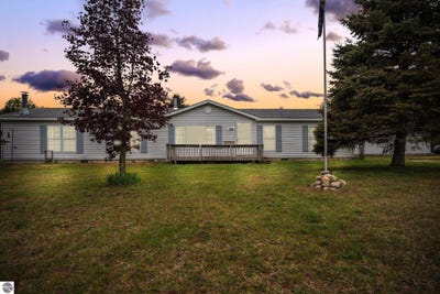 /international/us/9170-townline-road-kingsley-mi-110099864228/