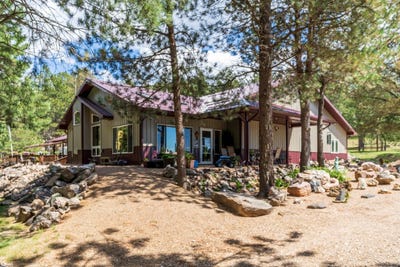 /international/us/25246-25250-holiday-trail-custer-sd-110103322982/