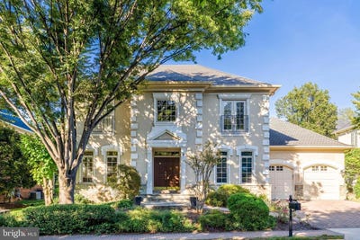 /international/us/7405-old-maple-sq-mclean-va-110106949615/