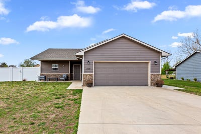 /international/us/1321-westover-ln-hesston-ks-110107000721/
