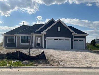 /international/us/w251n2437-valleyview-cir-pewaukee-wi-110106803729/