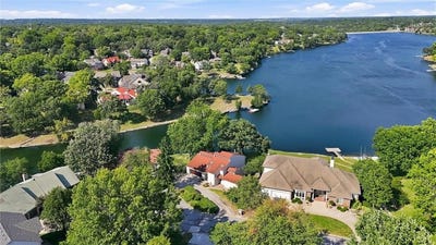 /international/us/212-nw-spruce-street-lee-s-summit-mo-110120053211/