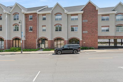 /international/us/245-burlington-avenue-clarendon-hills-il-110108364335/