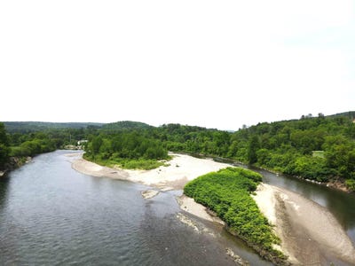 /international/us/5863-vermont-route-14-royalton-vt-110108827107/