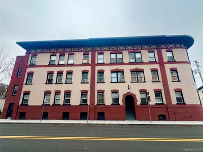 /international/us/101-wickham-avenue-middletown-ny-110108955292/