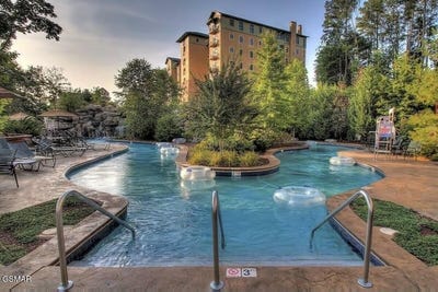 /international/us/212-dollywood-lane-pigeon-forge-tn-110107394533/