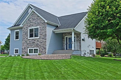/international/us/540-s-creek-drive-n-champlin-mn-110101147936/