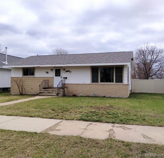 /international/us/1305-michigan-avenue-gladstone-mi-110107720431/