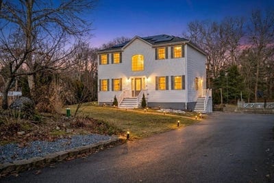 /international/us/15-stonewall-ave-dartmouth-ma-110108752999/