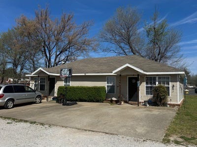 /international/us/302-304-wallace-street-prairie-grove-ar-110106754792/