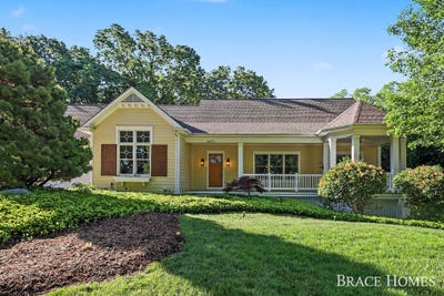 /international/us/4470-oak-arbor-drive-ne-grand-rapids-mi-110108543320/