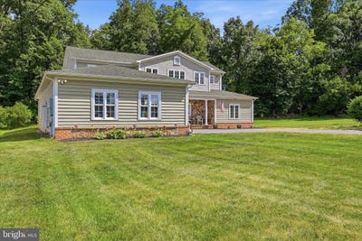 /international/us/59-howards-lane-boyce-va-110108850032/