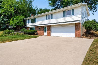 /international/us/924-buena-vista-drive-sun-prairie-wi-110109601696/