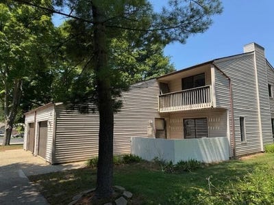 /international/us/17424-parkwood-drive-spring-lake-mi-110101210511/