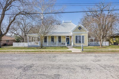 /international/us/542-south-main-street-la-grange-tx-110106188022/