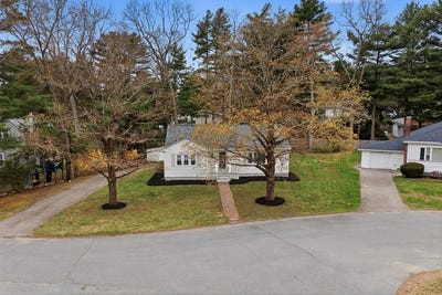 /international/us/22-circle-dr-brockton-ma-110107698188/