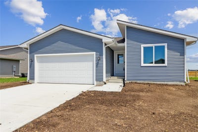 /international/us/407-ne-allison-avenue-elkhart-ia-110099677361/