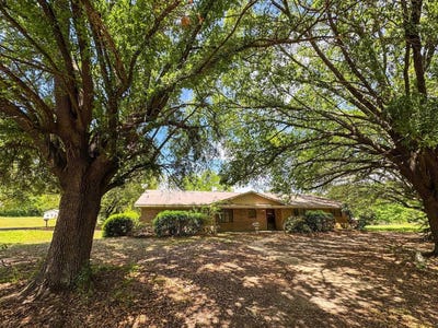 /international/us/401-e-broad-street-linden-tx-110107451830/