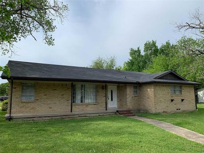 /international/us/901-downing-street-forney-tx-110106007974/
