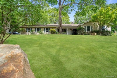 /international/us/9-dillmont-drive-smithtown-ny-110108958841/