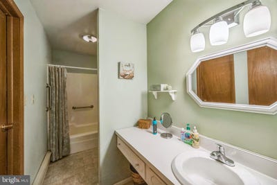 /international/us/23-maple-street-ashland-pa-110100354084/