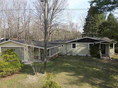 /international/us/11321-muskie-way-ellsworth-mi-110106947580/