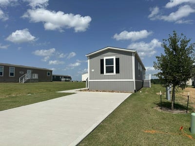 /international/us/16-open-range-trail-willis-tx-110105109681/